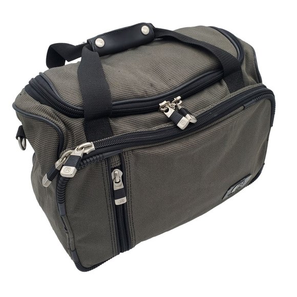Kenneth Cole Reaction Other - Kenneth Cole Reaction Nylon Green Black Carry On Gym Weekender Overnight Bag